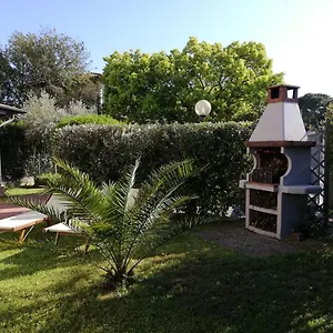 Villetta Marina , Cinquale Italia