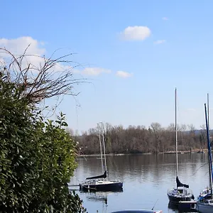 Tra Lago E Natura Italien
